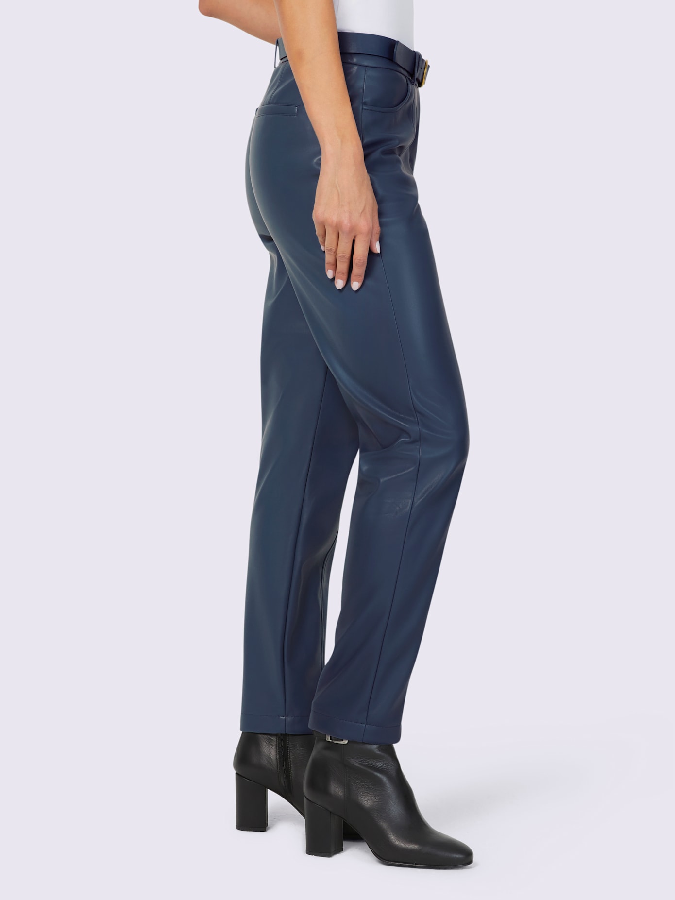 Pantalon en imitation cuir ceinture incluse