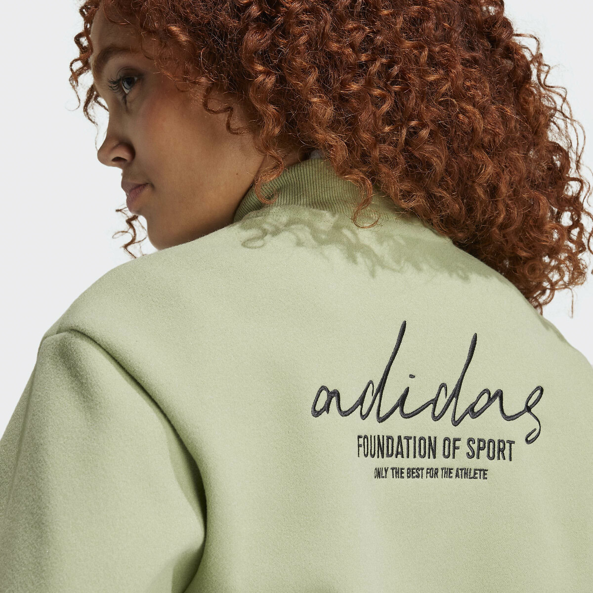 ADIDAS ROUPAS ESPORTIVAS<br>Colete com zíper e estampa exclusiva