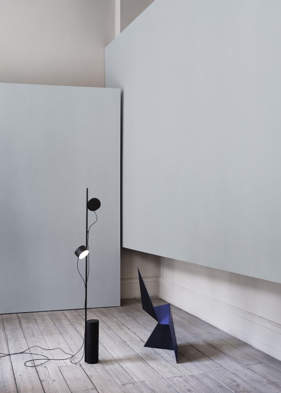 Muuto Post vloerlamp zwart