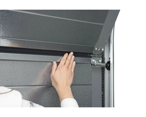 ARON Basic Garagedeur Sectionaaldeur 40 mm L-profiel Slategrain RAL 7016 Antracietgrijs 2500x2125 mm incl. Garagedeuropener, 2 x 2-kanaals handzender, binnendrukknop IT1-1b