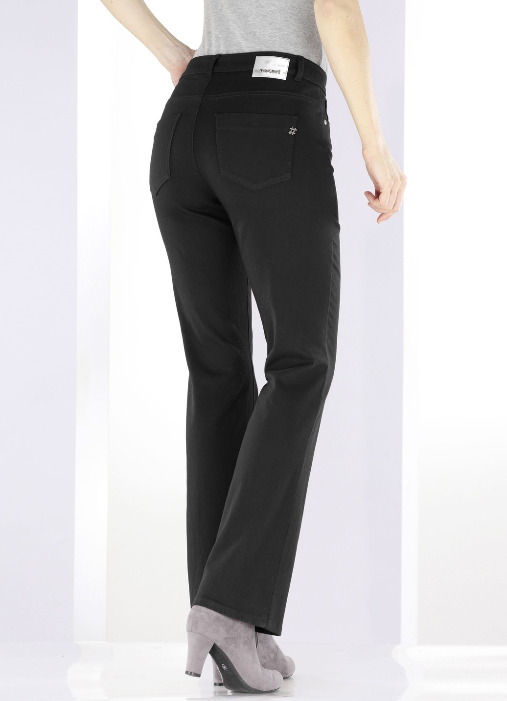 Magic-Jeans mit modisch weiterem Beinverlauf