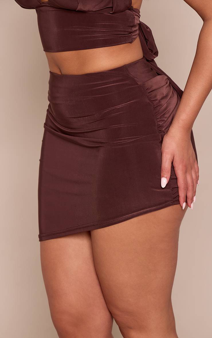 Chocolat Jupe Mini Asymétrique Ajustée Avec Détail De Bordure Co-ord