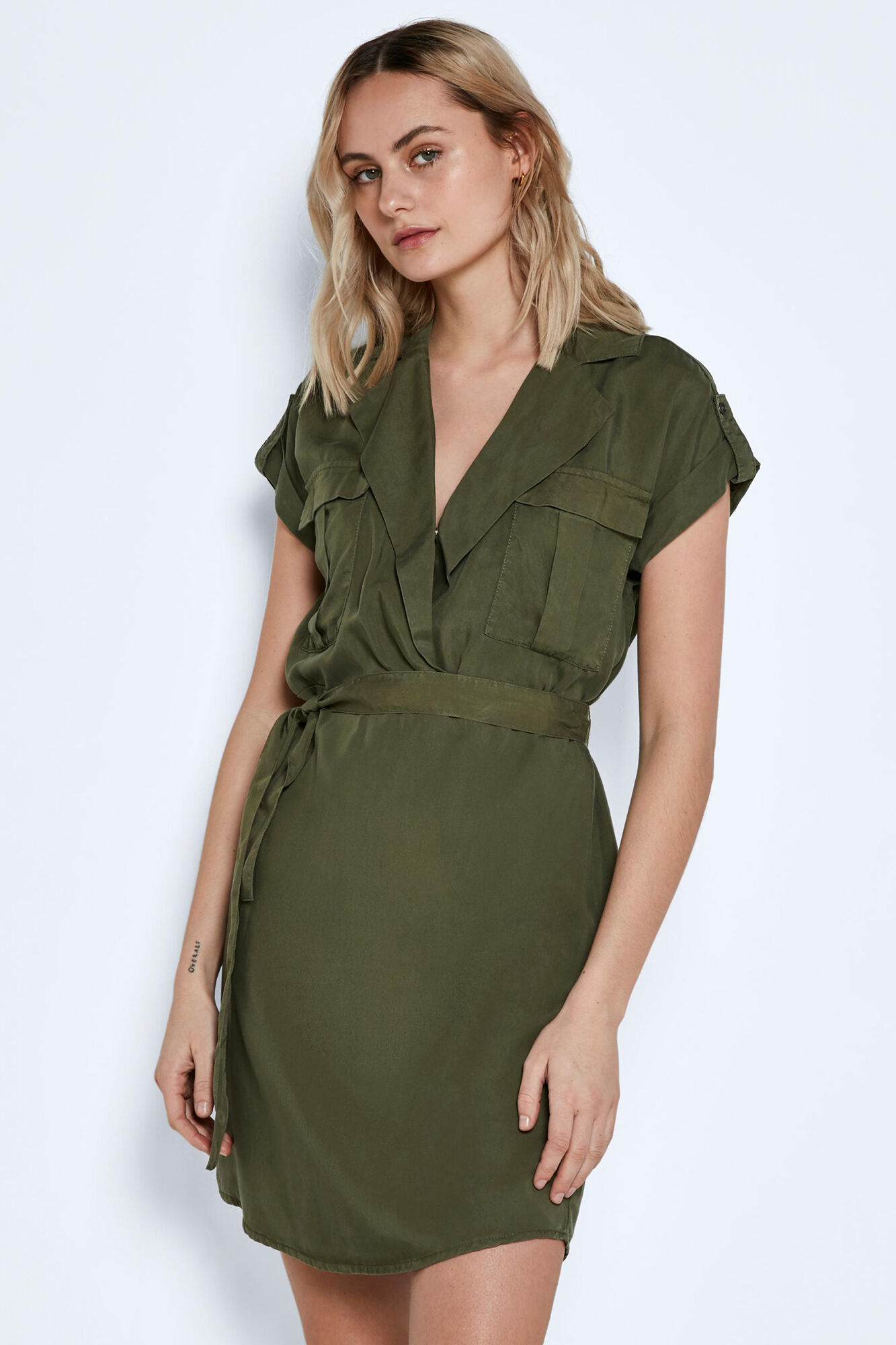 Vestido curto tipo camisa em Lyocell Tencel