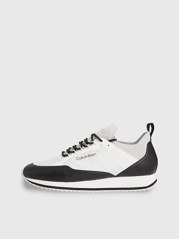 Tênis de malha reciclada