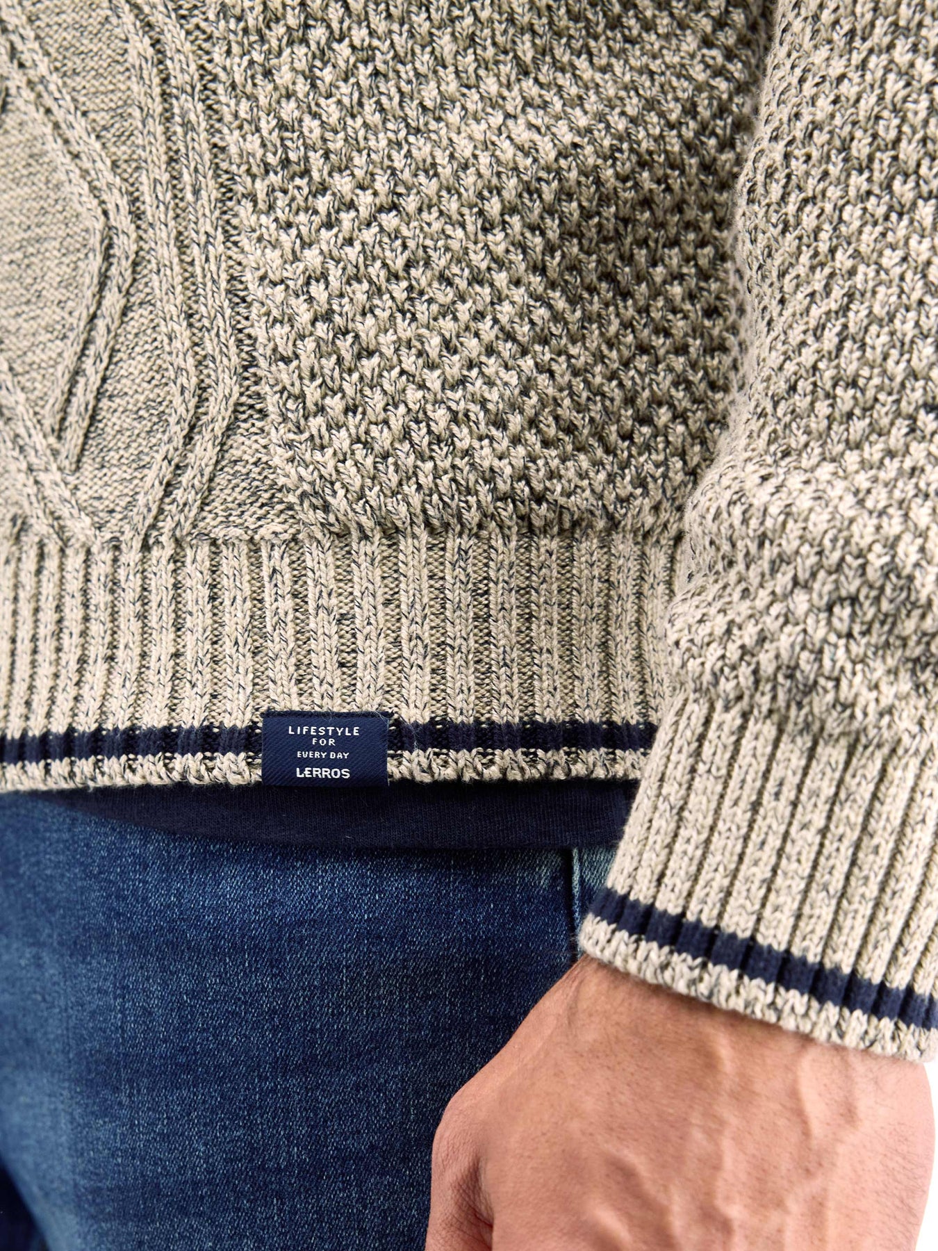 Strickpullover mit Zopfmuster und Troyerkragen