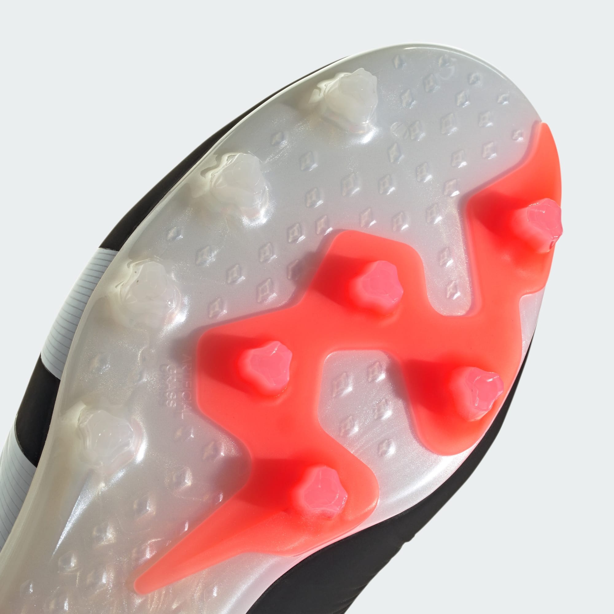 Predator Elite L AG Core Black/Cloud White/Solar Red