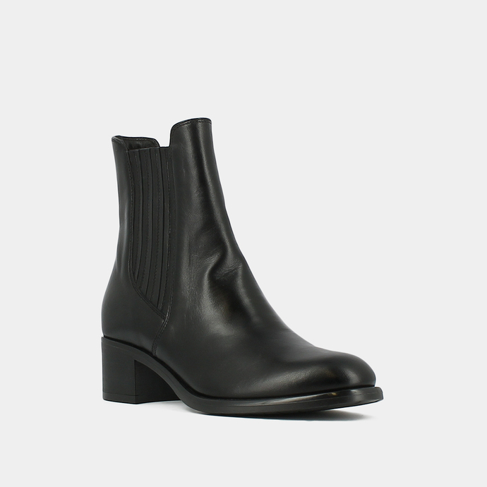 Boots à bouts ronds et petits talons  en cuir noir