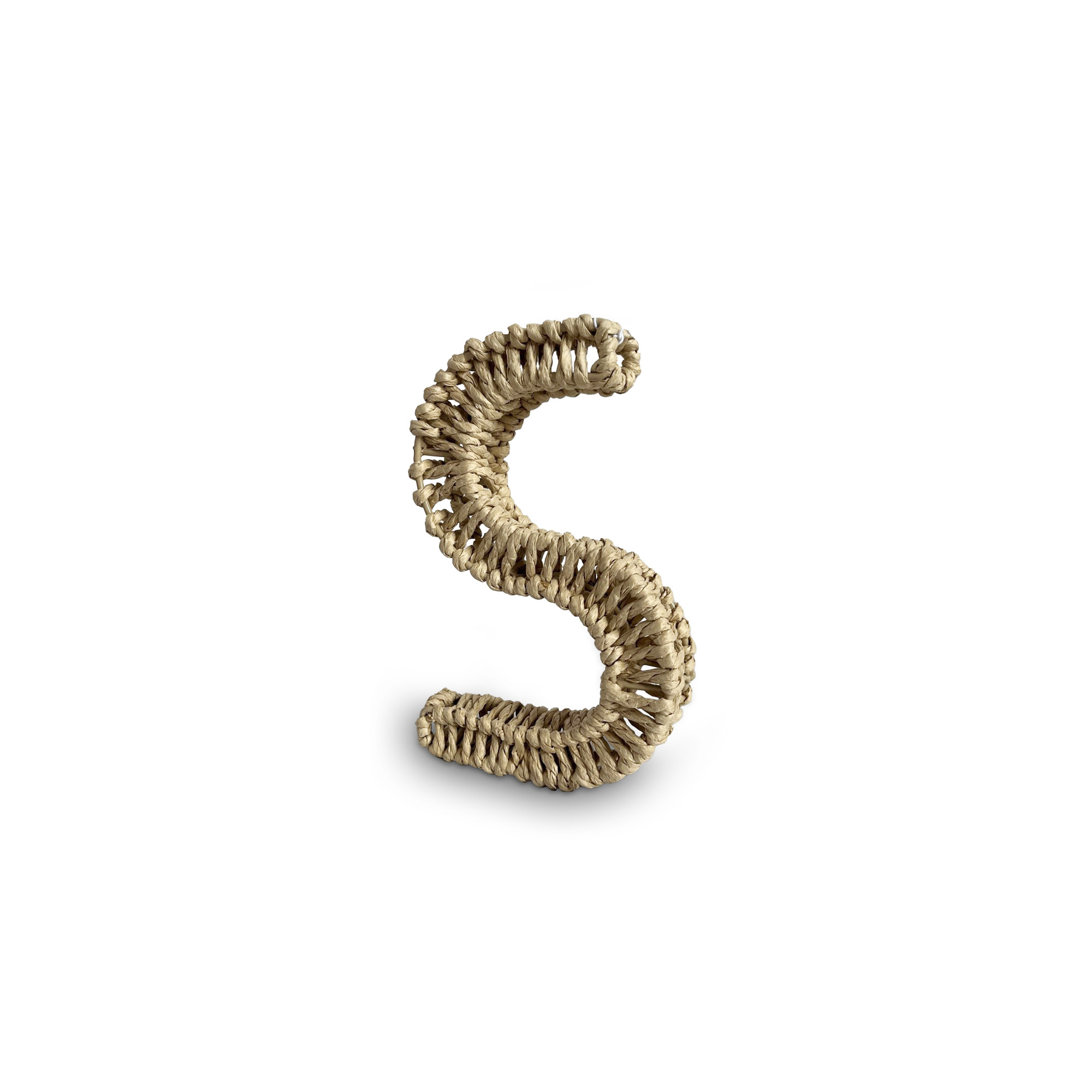 Buchstabe 'S' aus Papiergeflecht, braun, H 20,5 cm, B 12,5 cm, L 3,5 cm von fischer's lagerhaus