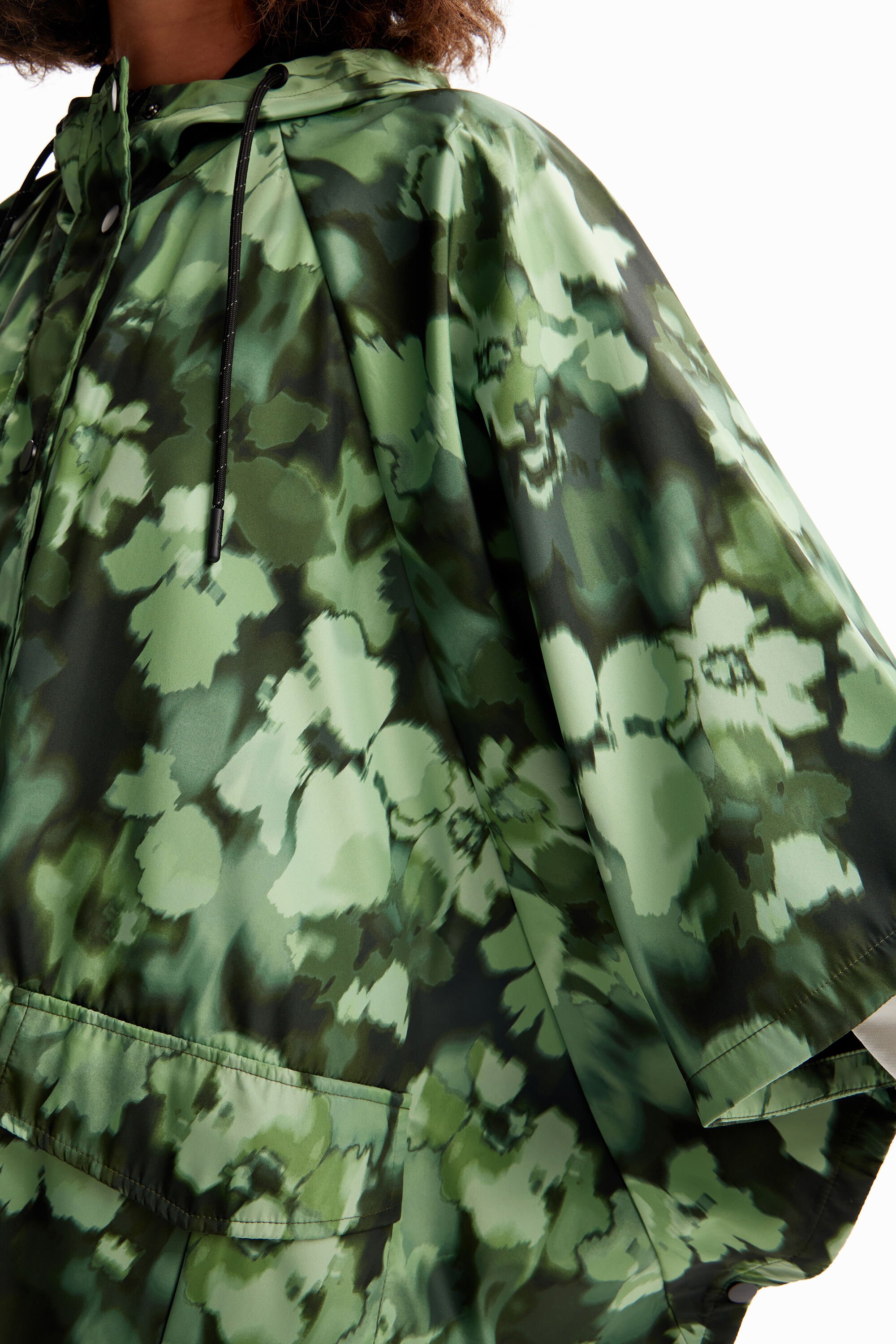Imperméable capuche camouflage