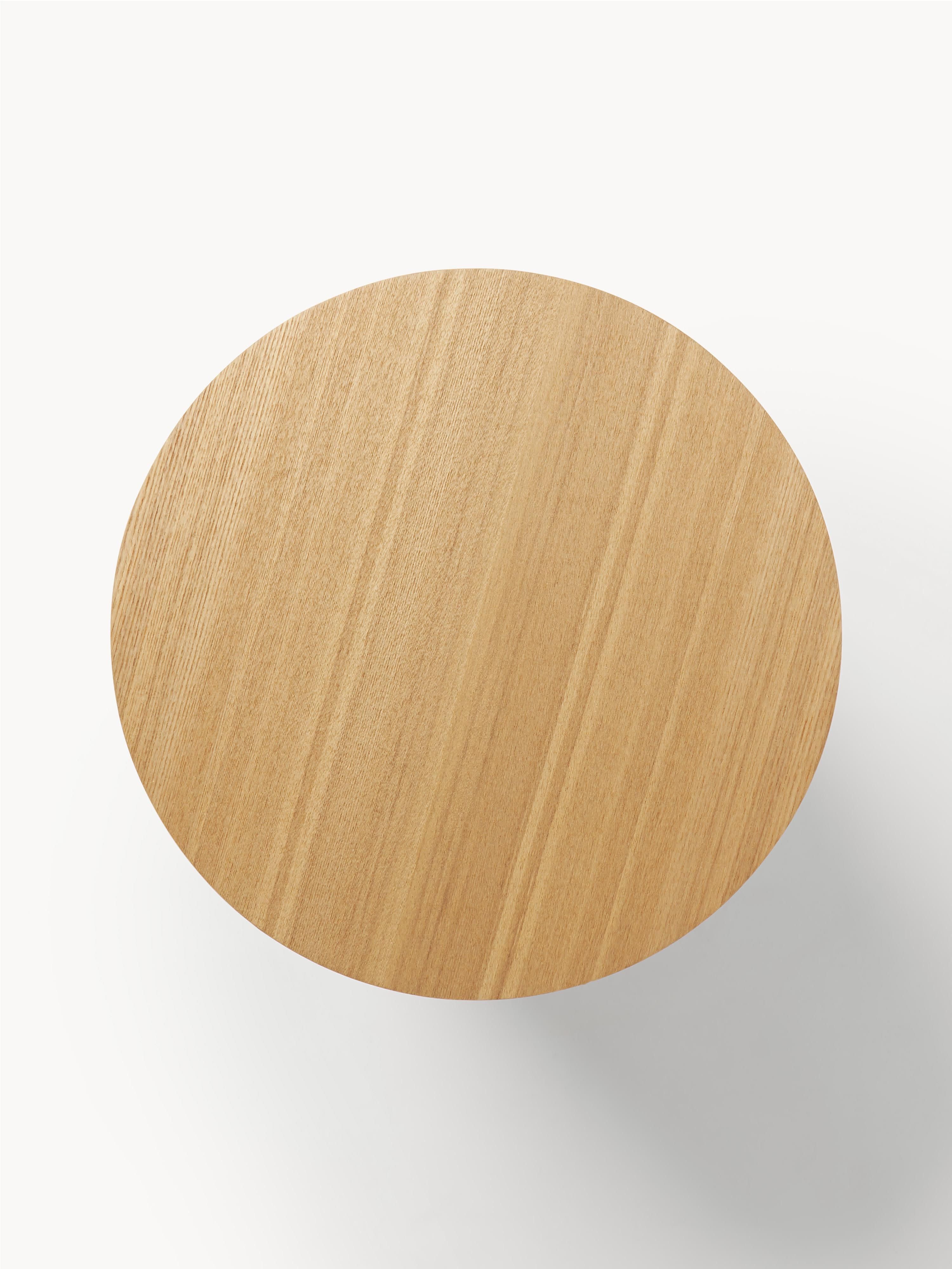 Ronde houten bijzettafel Nele met opbergruimte
