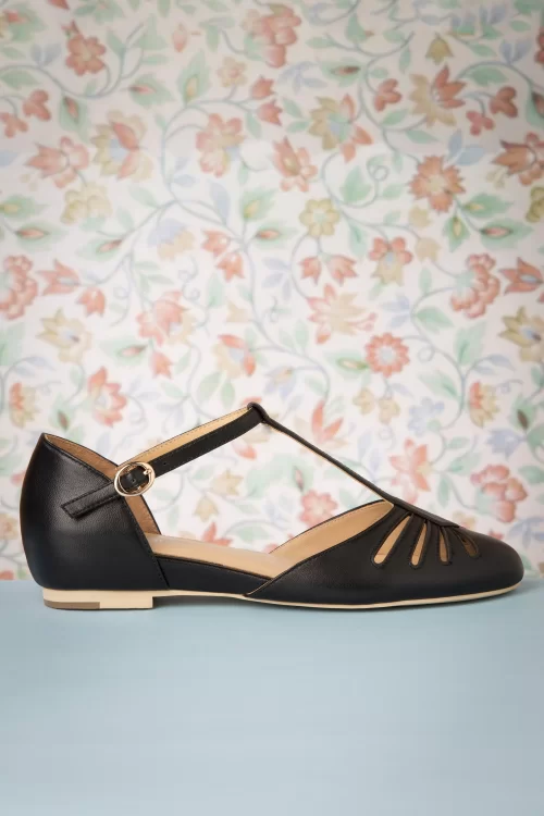 Charlie Stone Singapore t-strap flats in zwart