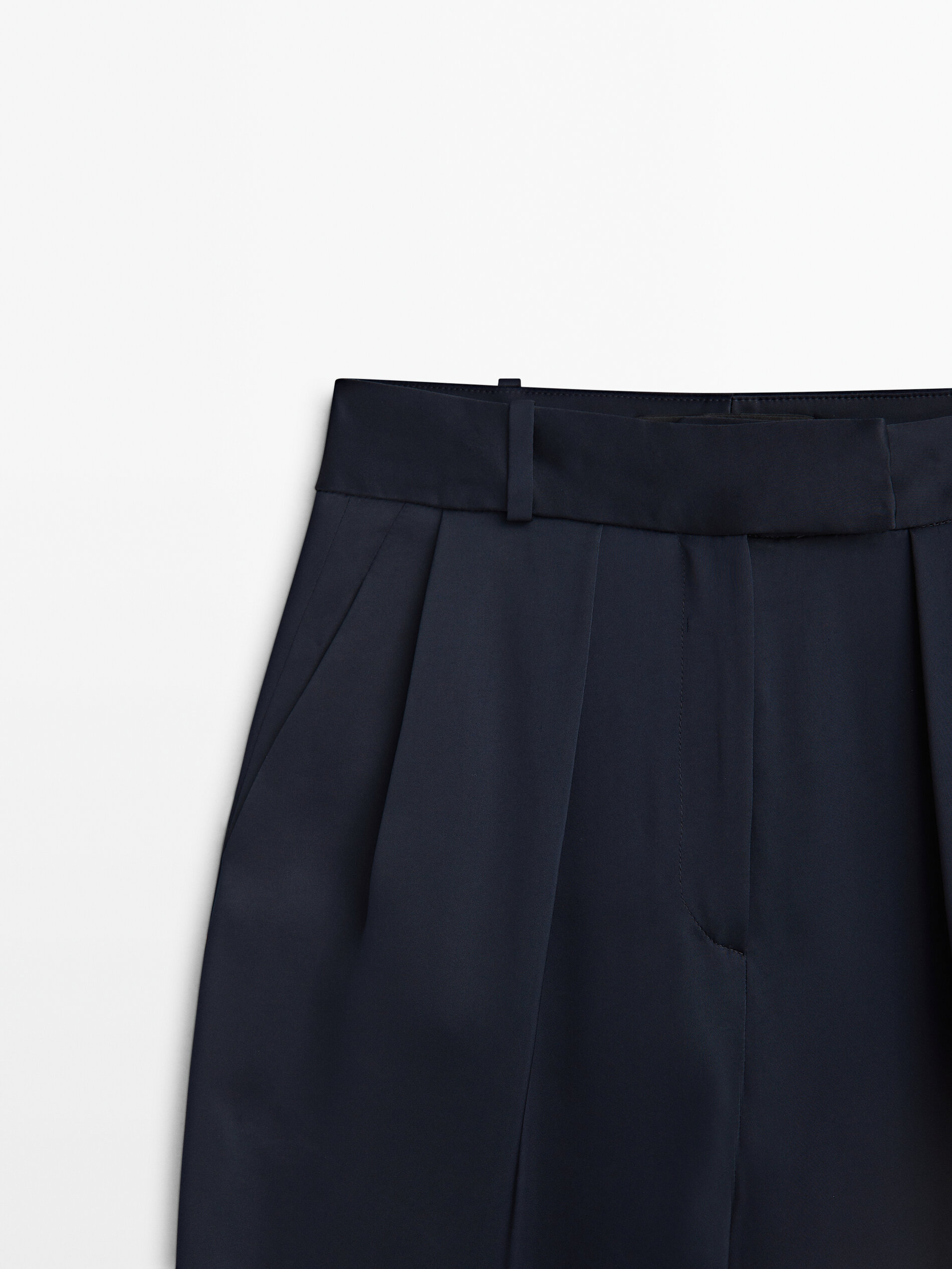 Calça fluida plissada de cetim - Studio - AZUL MARINHO