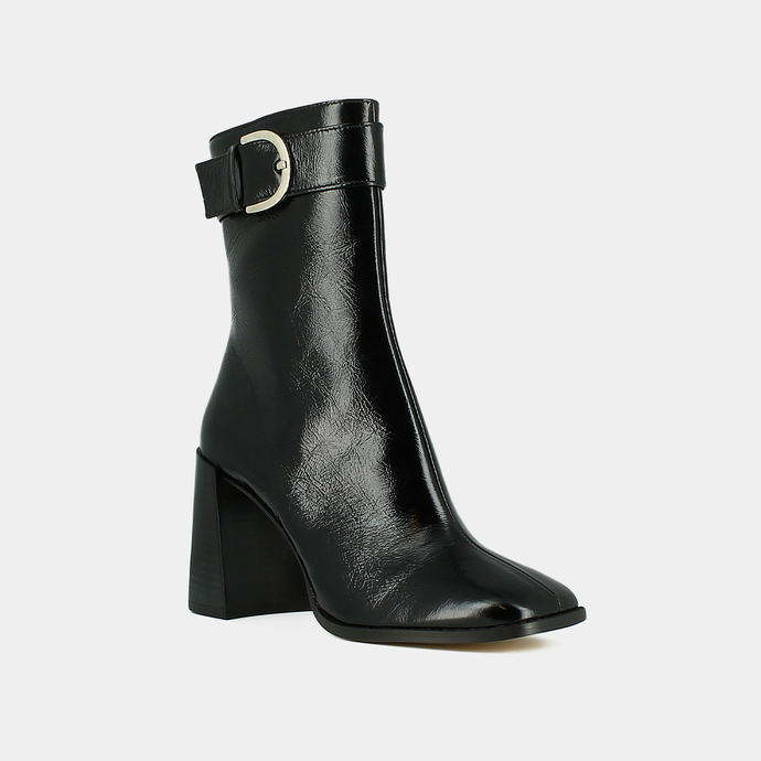 Bottines à talons et boucles  en cuir brillant noir