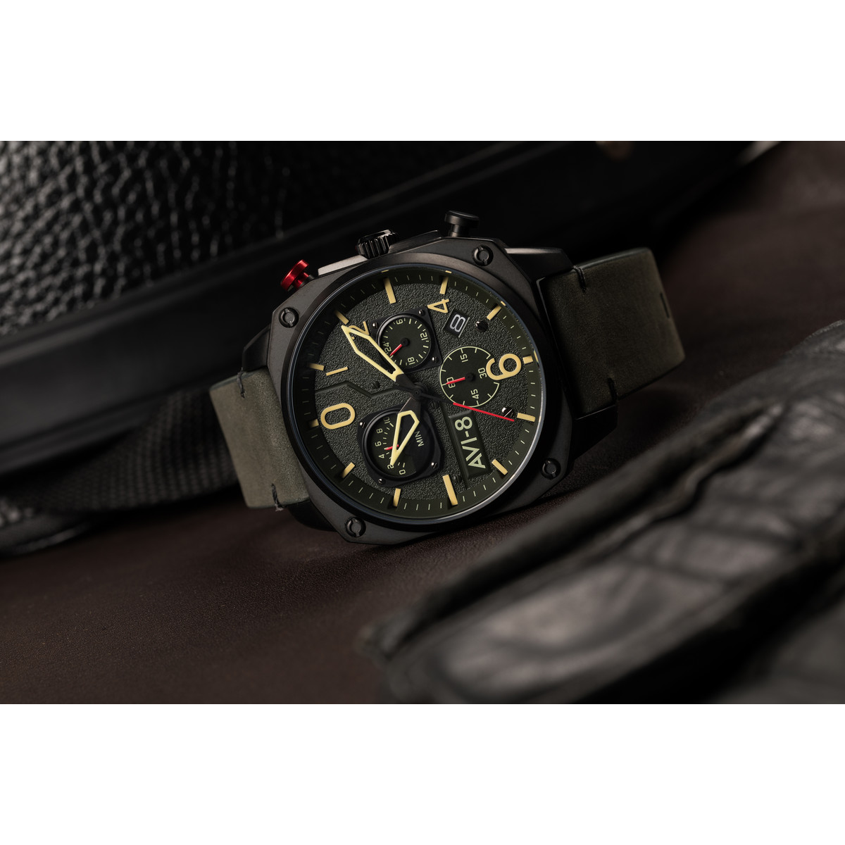 Montre AVI-8 homme chronographe acier noir cuir
