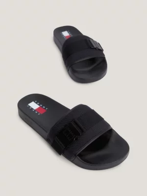 Chinelo de piscina com fivela de encaixe