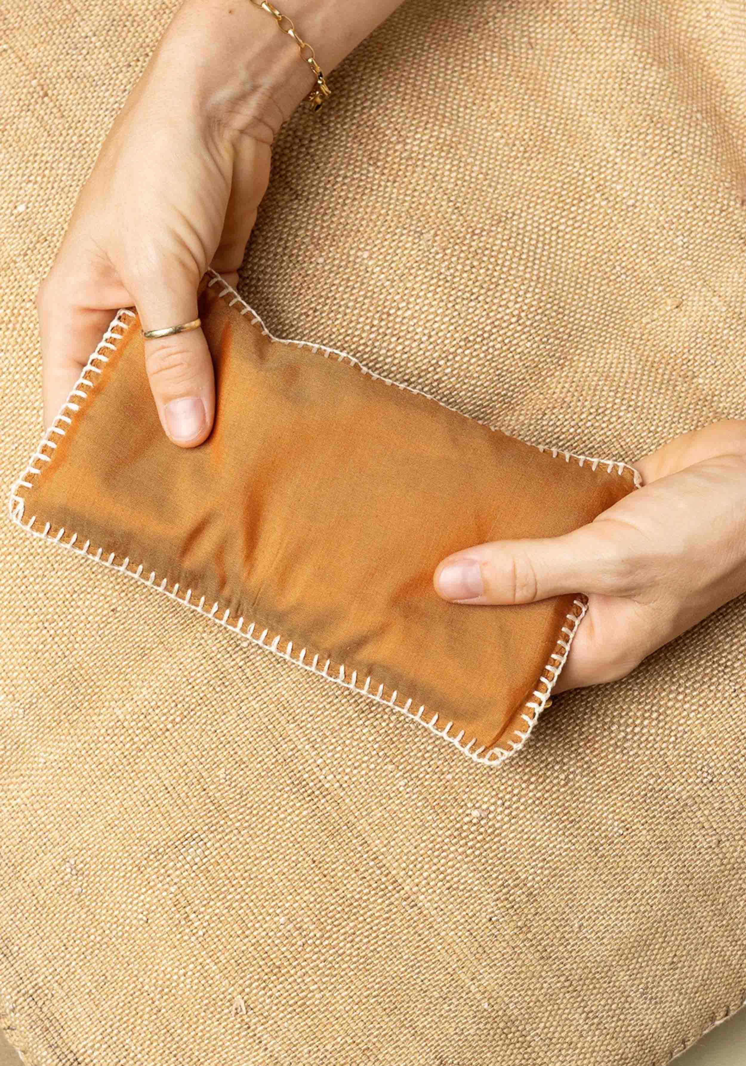 YOOMEE Augenkissen Eye Pillow Raha Hbik Cognac