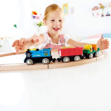 Hape Eisenbahnwelt Güterzug mit Batterieantrieb