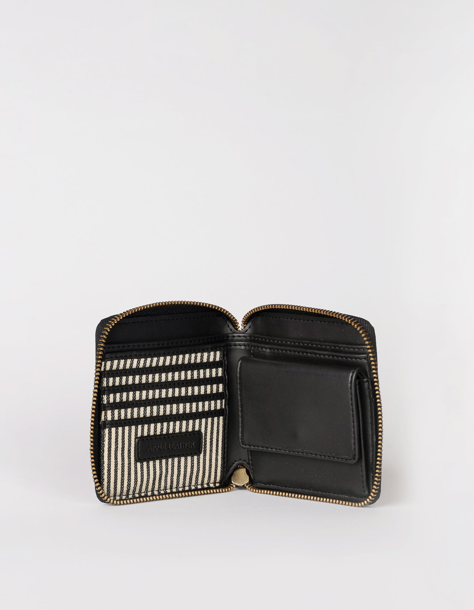 Sonny Square Wallet - Black Vegan Uppeal™