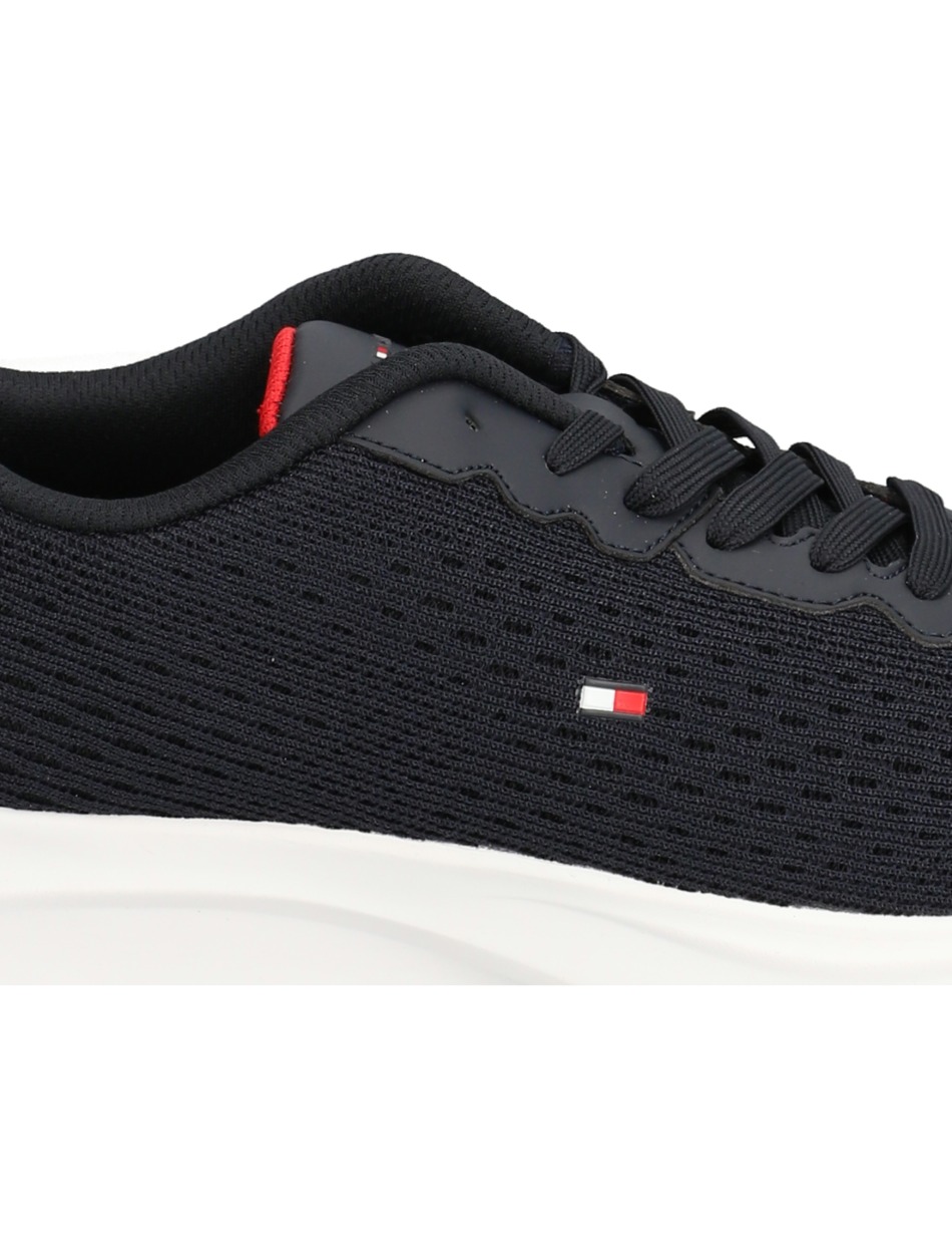 LIGHTWEIGHT RUNNER KNIT FLAG