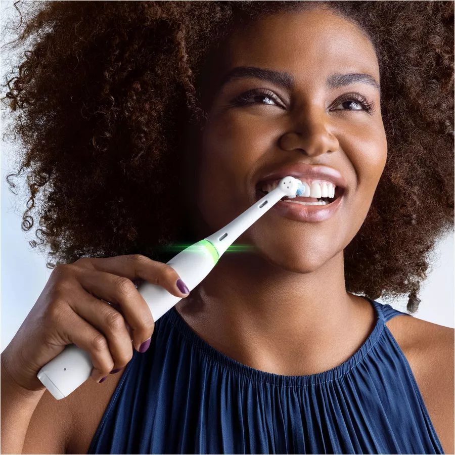 Oral-B Zahnbürste elektrisch, iO Series 4 mit Reiseetui Quite White