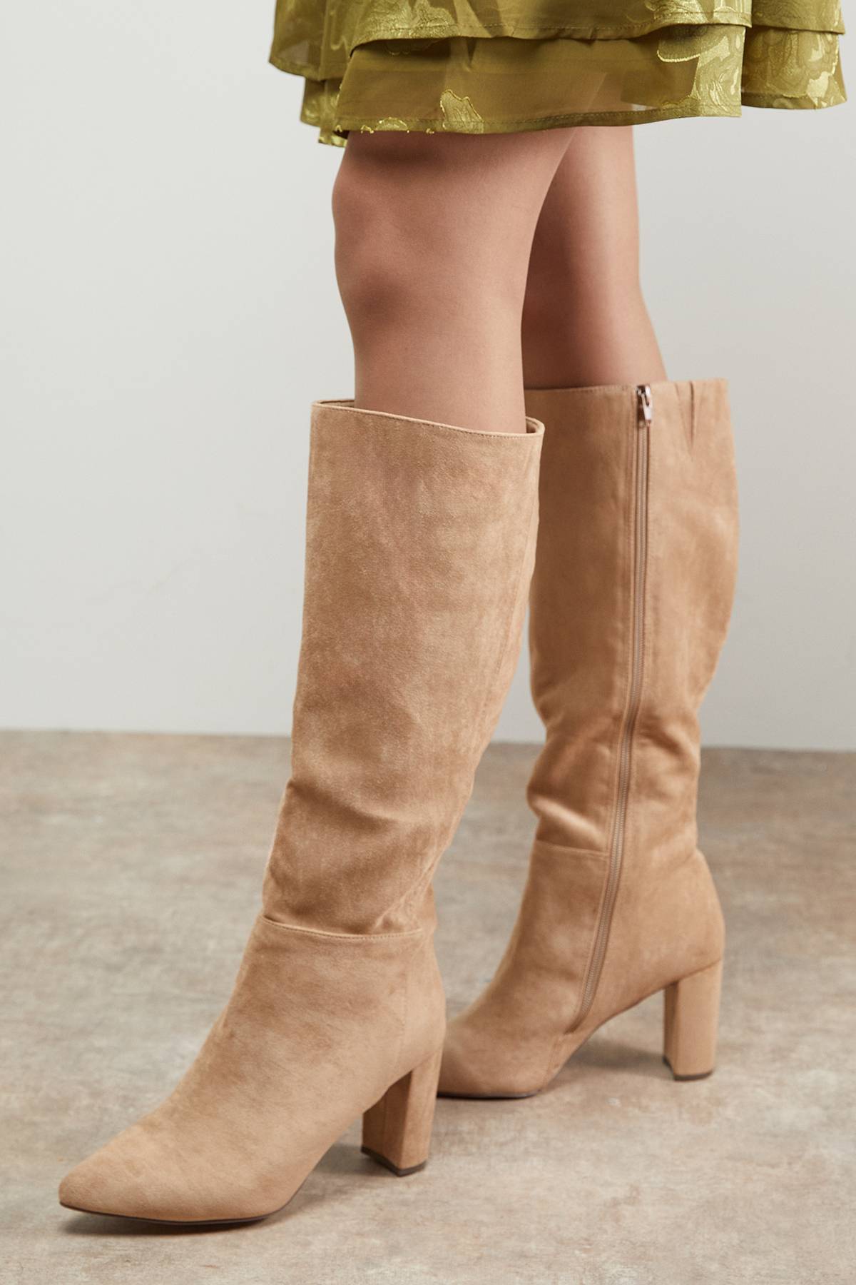 Oasis Bottes Kora en synthétique à Talon Bloc Haut et Bout Pointu Hauteur Genou