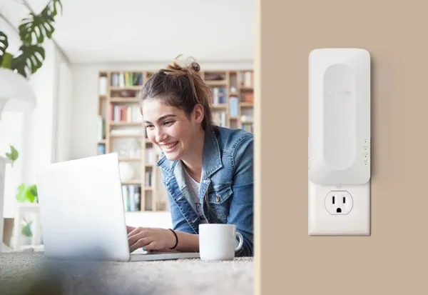 NETGEAR EAX17 - Wi-Fi-system - (forlænger) - op til 1500 sq.ft - mesh 1GbE - Wi-Fi 6 - Dual Band - kan sluttes til vægstik - for NETGEAR AX3000