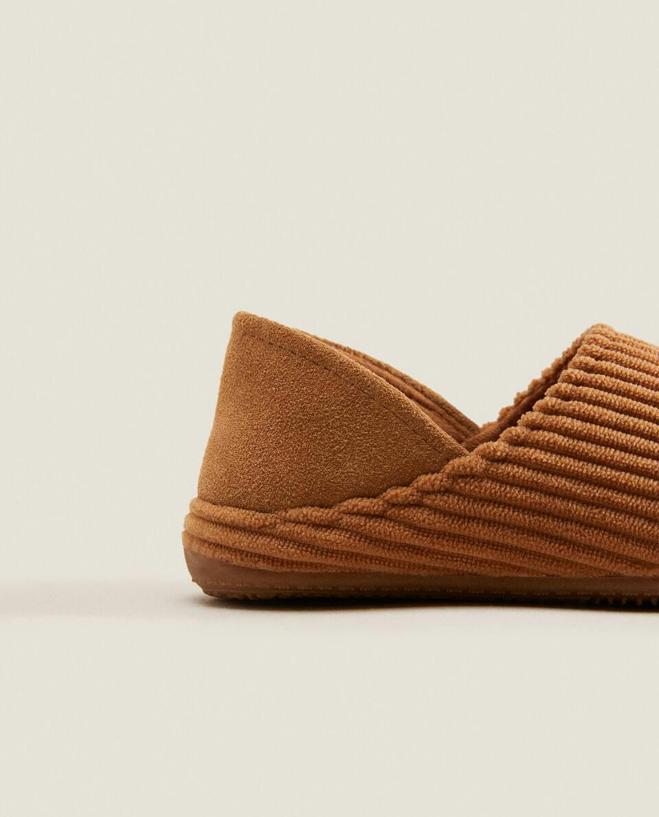 Pantufas Babouche de Veludo Cotelê e Couro