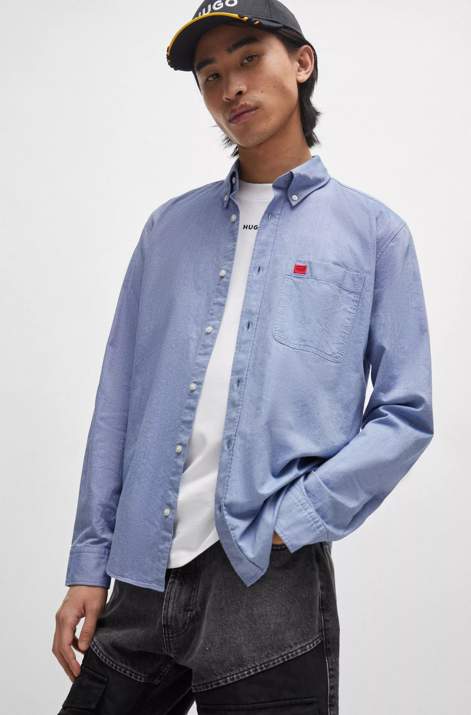 Camisa HUGO vermelha de corte slim com botões, em algodão Oxford.