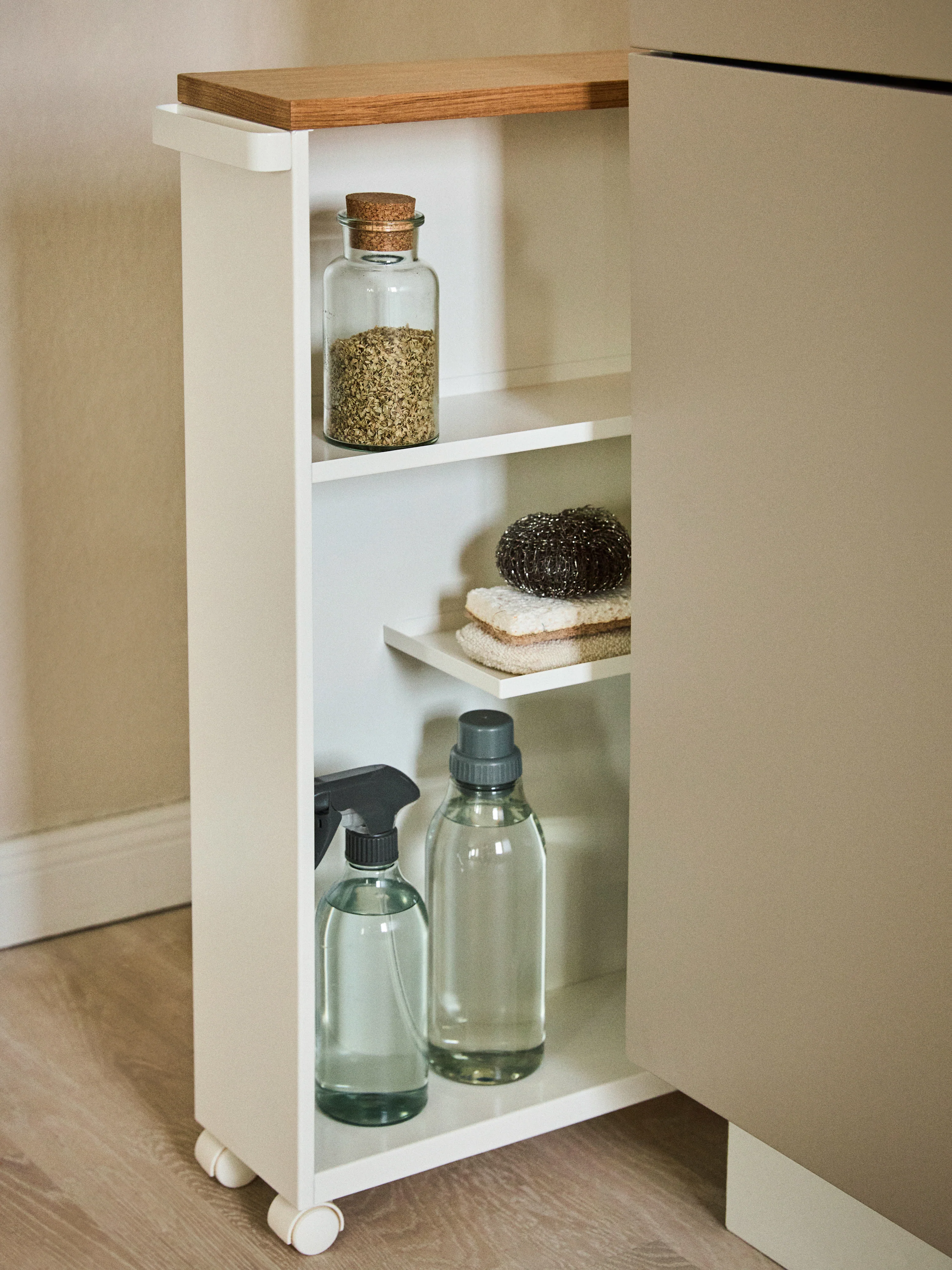 Badkamerwandkast Tower met wielen