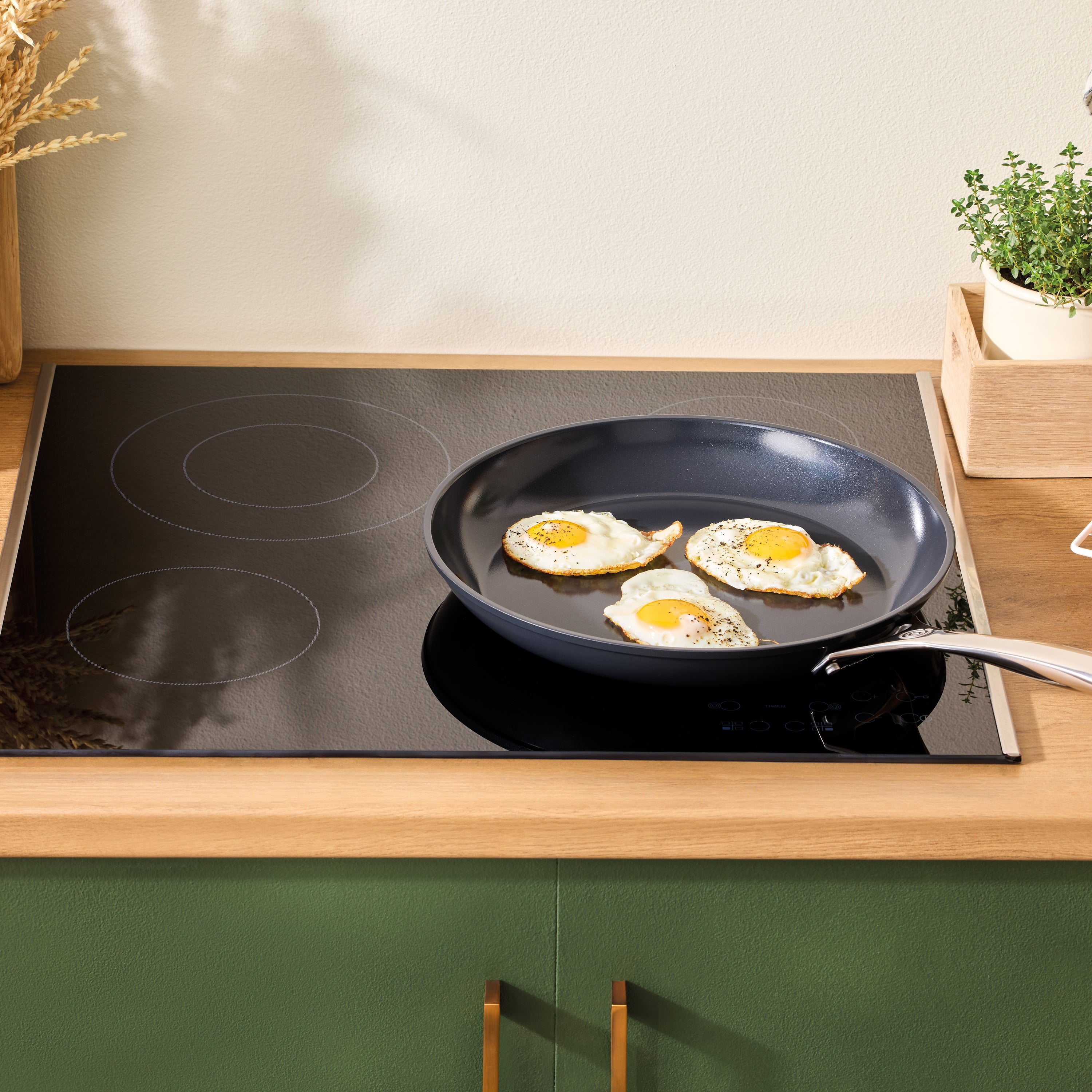Le Creuset Essential Non-Stick Keramische Koekenpan Ã 28 cm