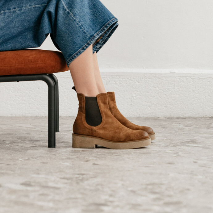 Boots cavalières à bouts ronds et semelles épaisses  croute cognac