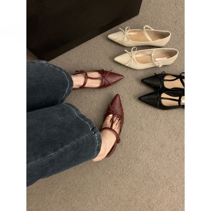 Karlao - Mary Jane-schoenen met puntige neus en strik