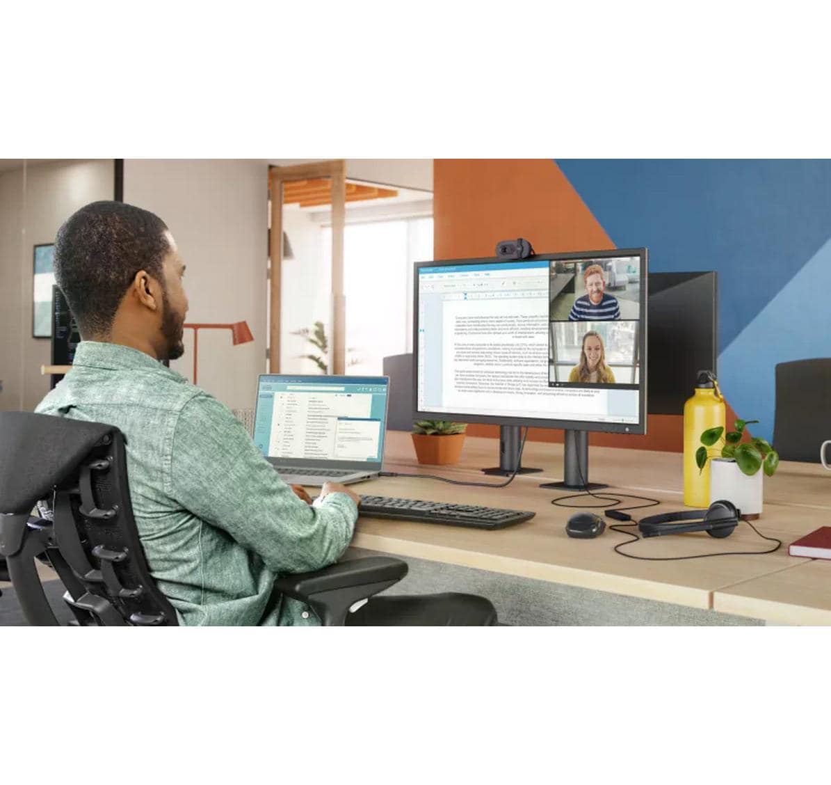 Webcam Brio 105 Full HD 1080p 30 fpsEine Full HD-Business-Webcam mit 1080p, automatischem Lichtausgleich und integrierter Abdeckblende