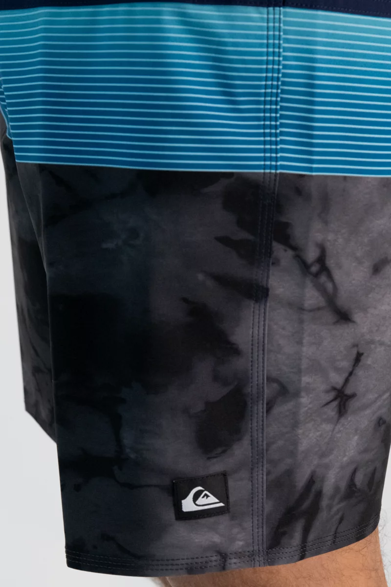 Quiksilver Surfsilk Panel 18 Inch Herren Badeshort
