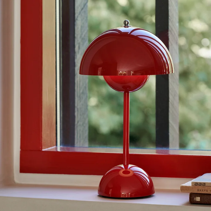 &Tradition - Flowerpot Akku Tischleuchte VP9 mit magnetischem Ladekabel, glänzend, dunkle pflaume