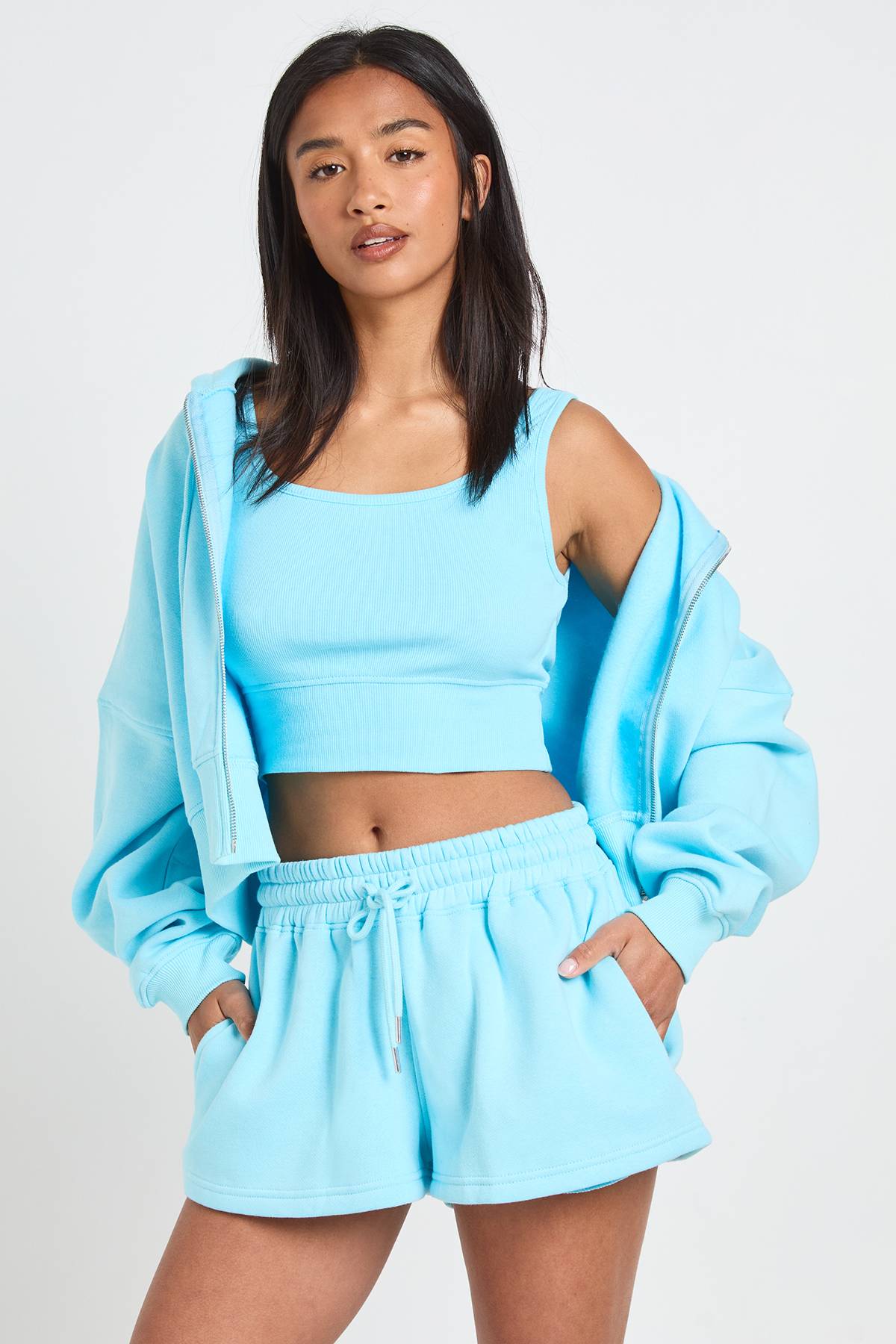 boohoo Ensemble De Survêtement Court 3 Pièces Crop Zippé À Ourlet Profond Petite