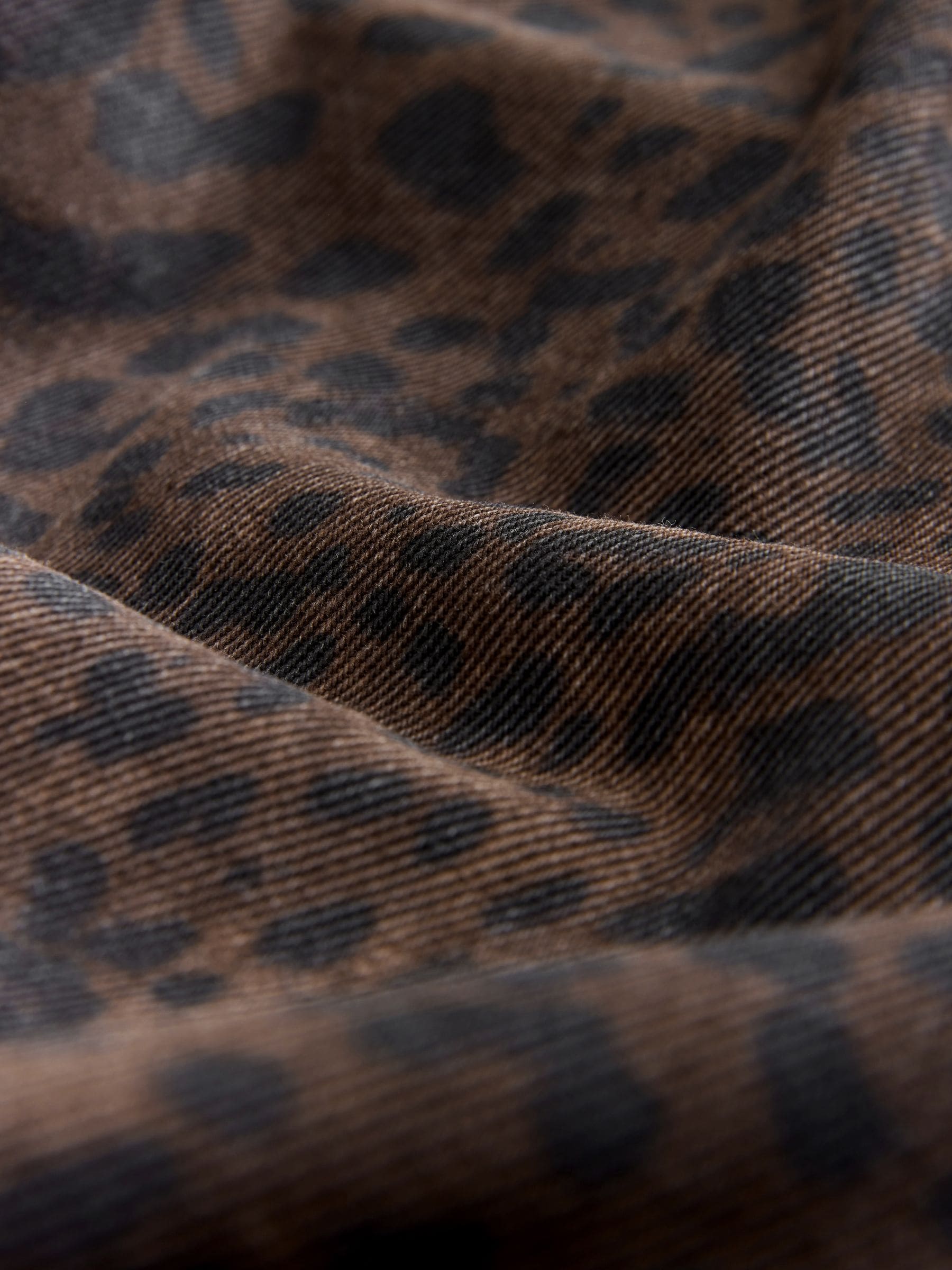 Luipaardprint - Jeans met zandloperpasvorm en wijde pijpen
