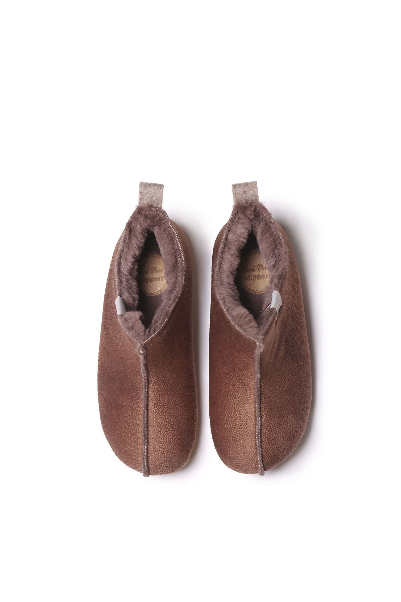 Bota feminina de cano curto em couro