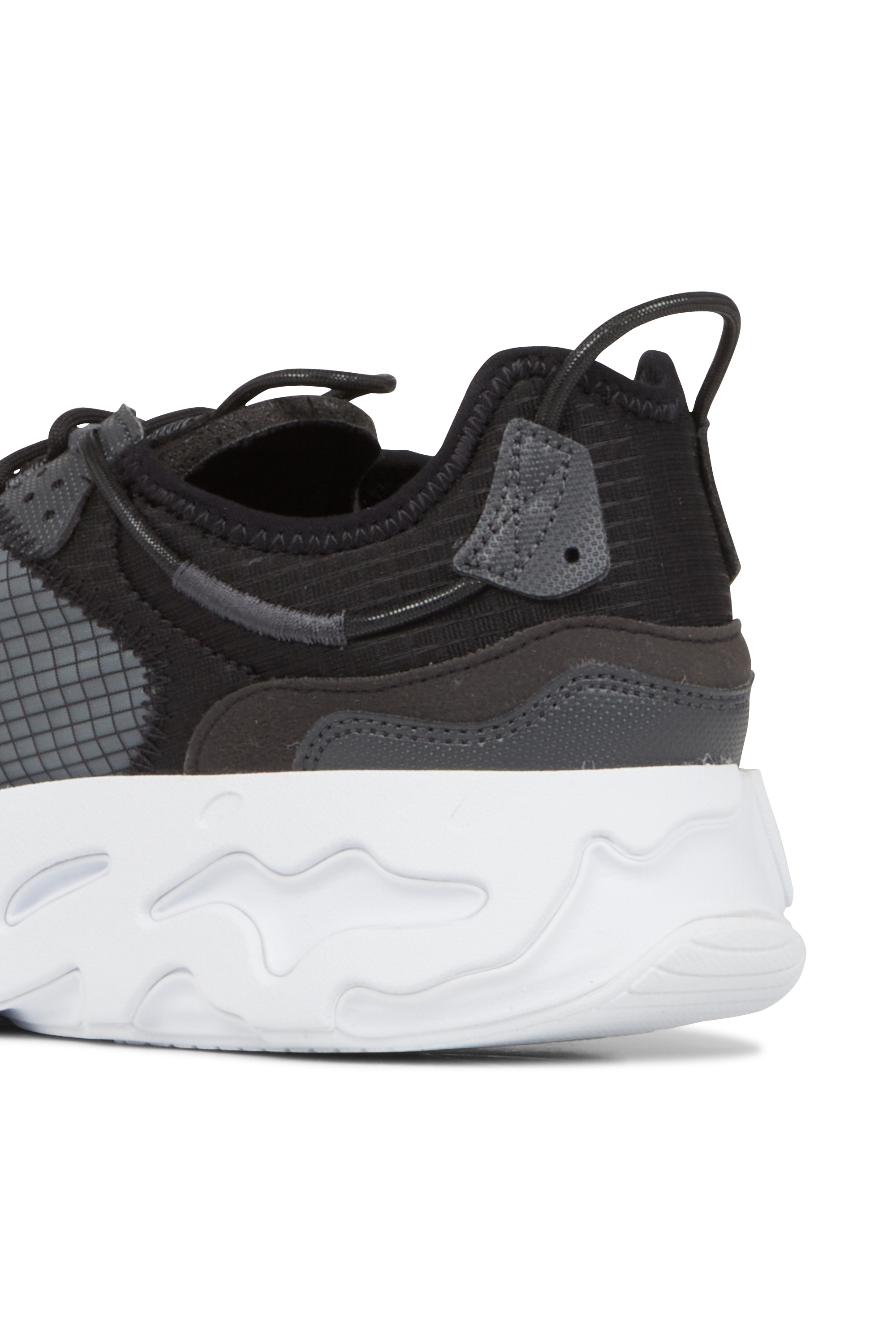 NIKE Baskets basses en toile REACT LIVE Noir