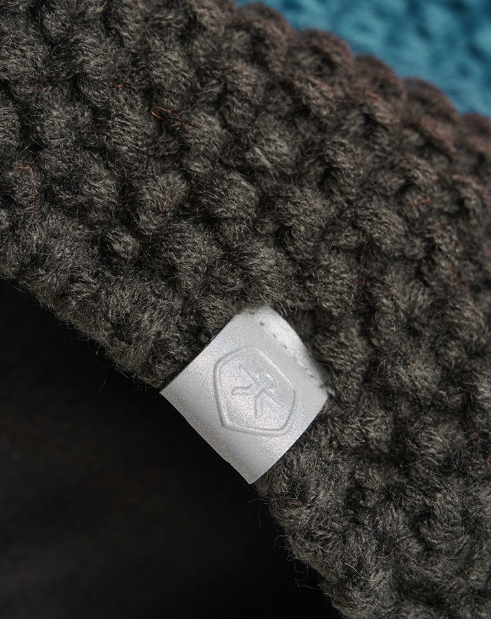 Strick-Mütze COLOR POM in legion blue
