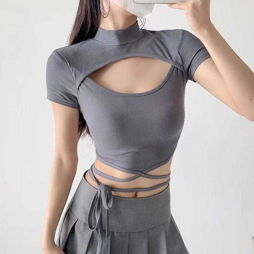 Morhan - Crop top met korte mouwen, nephals, uitsnijding en strikceintuur