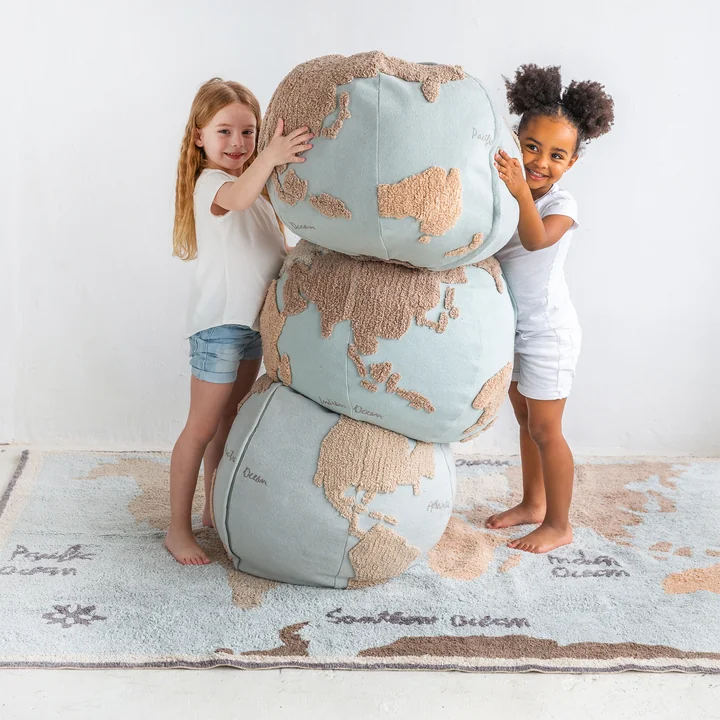 Lorena Canals - World Map Pouf, Ø 50 cm, hellblau / beige