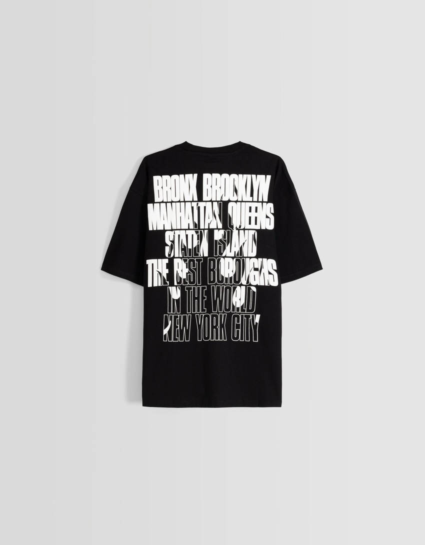Camiseta de manga curta com estampa e modelagem quadrada
