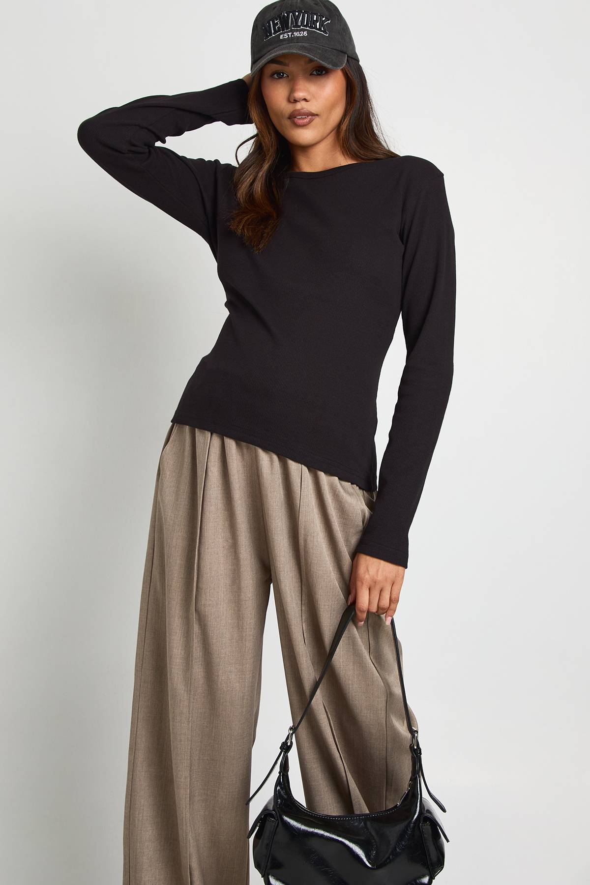 boohoo Top de maternité basique en maille côtelée à manches longues, coupe longue et ajusté