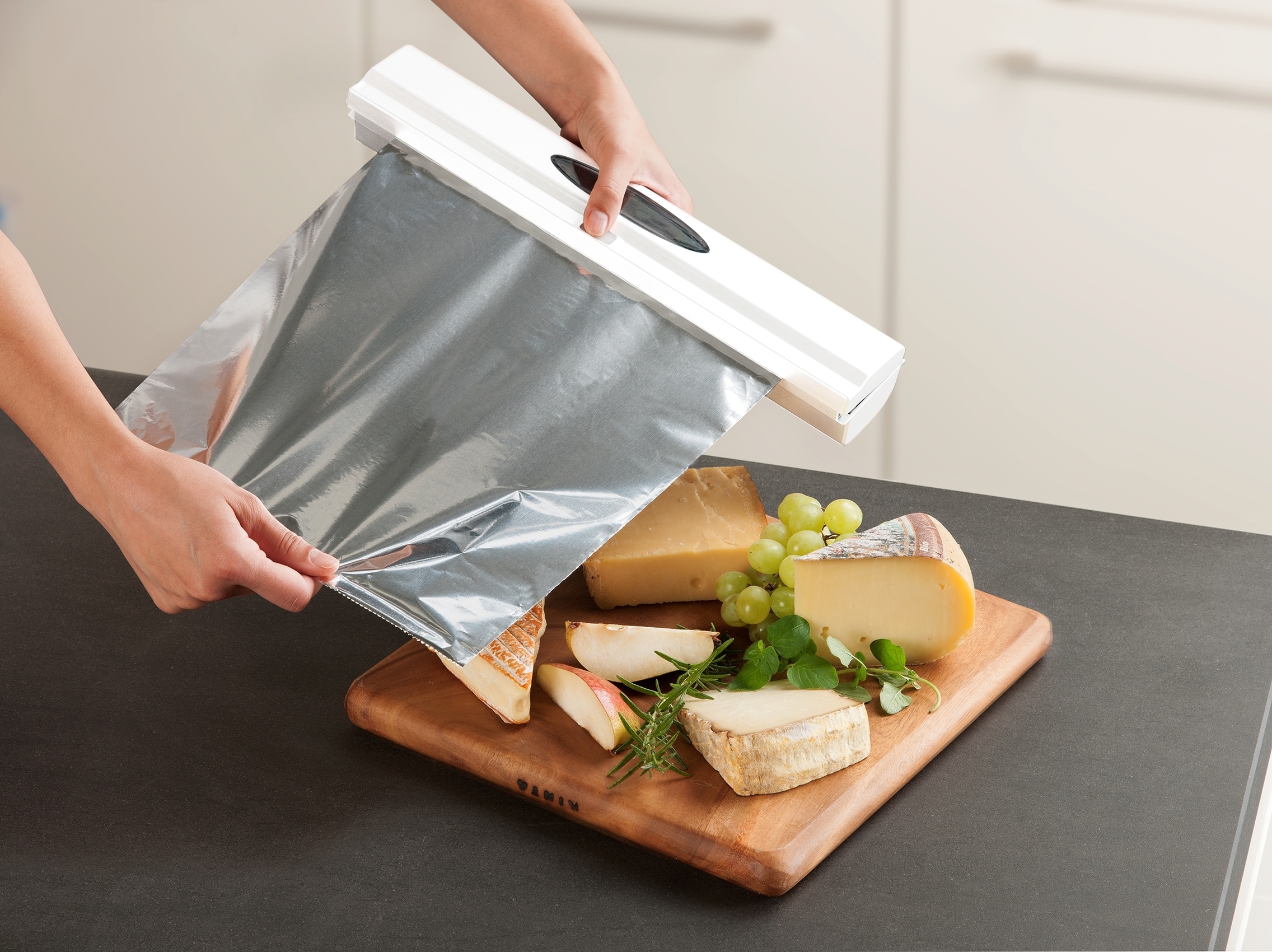 WENKO Folienspender »Modell Perfect-Cutter« für Folienrollen bis 33 cm Breite, für Alufolien und Frischhaltefolien