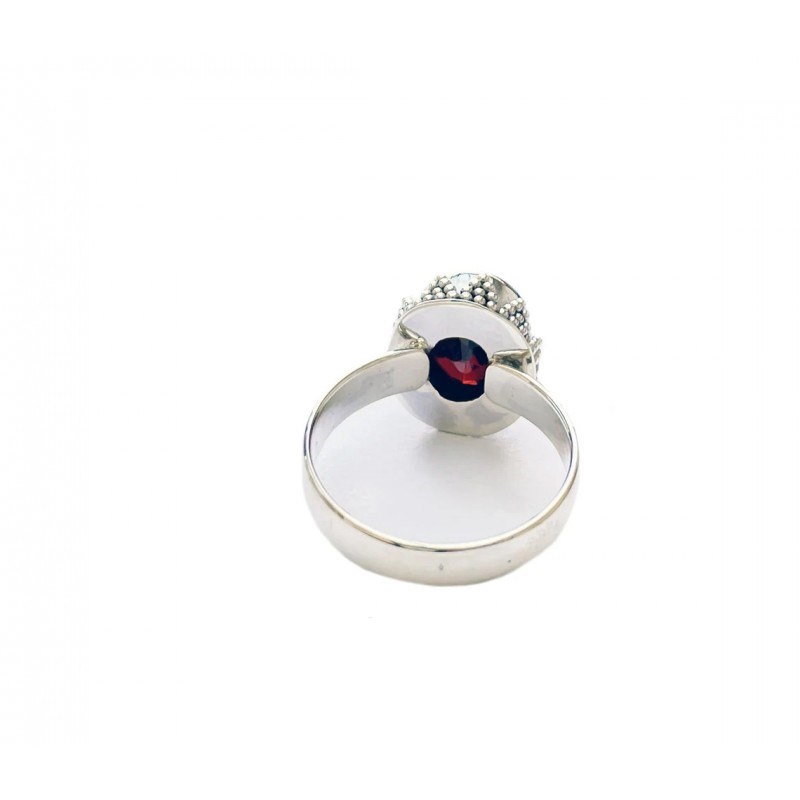 Bague en argent et grenat facetté