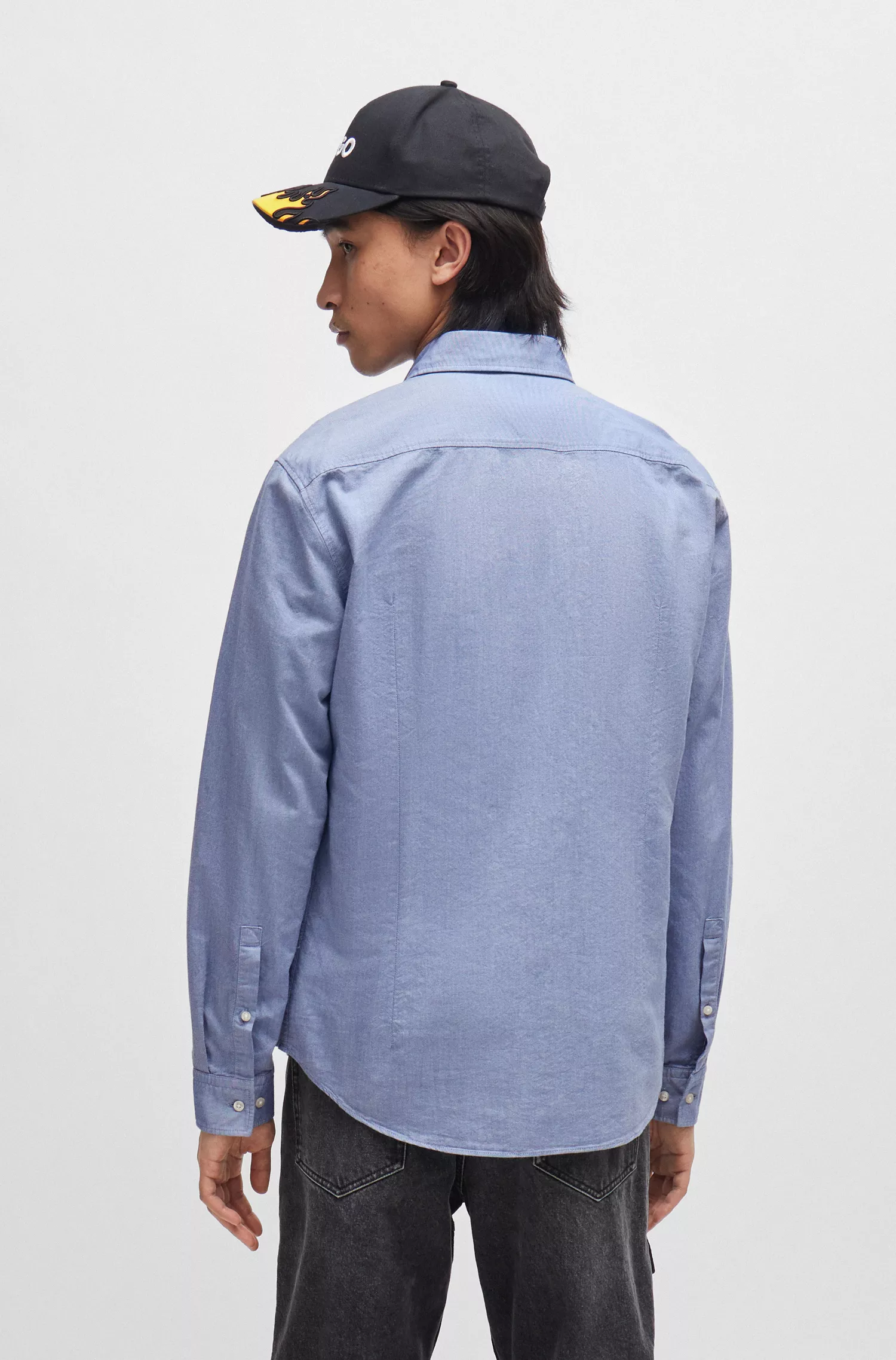 Camisa HUGO vermelha de corte slim com botões, em algodão Oxford.