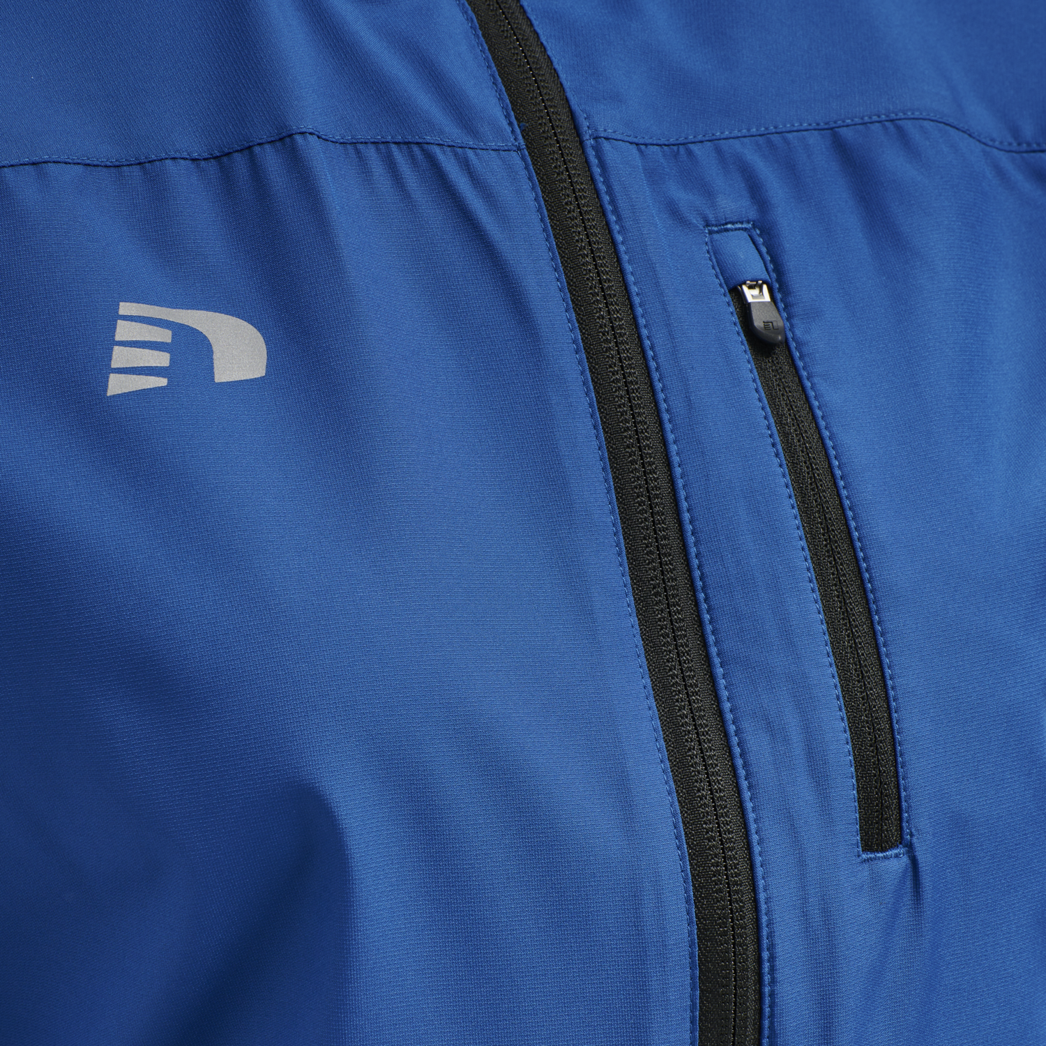 WOMEN'S CORE JACKET