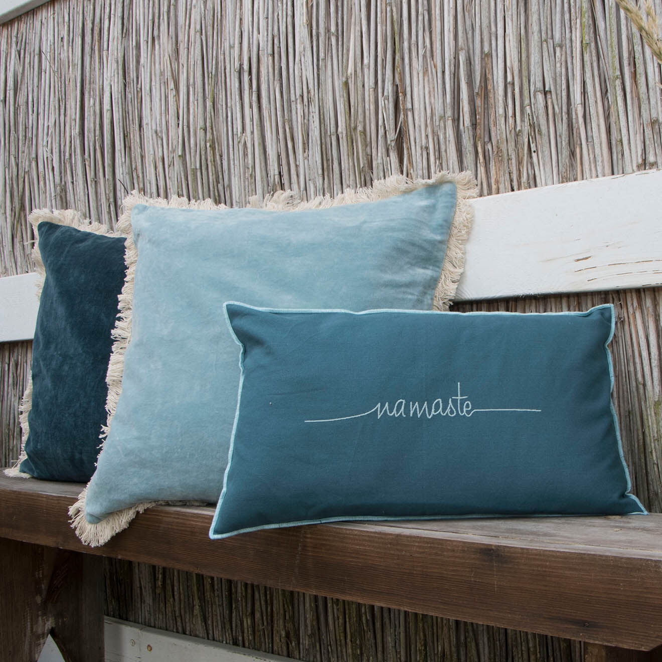 Febronie Housse de coussin Namaste bleue - 50x30 cm