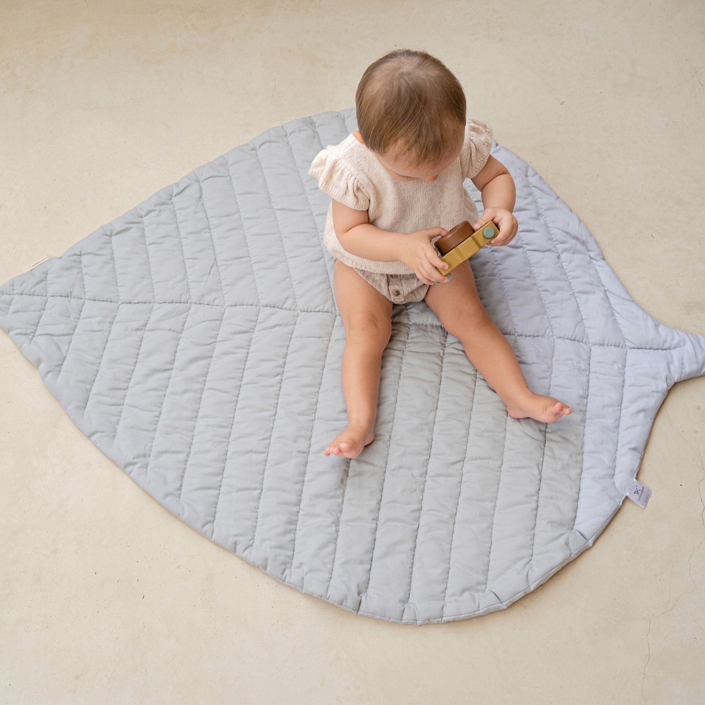 toddlekind Krabbeldecke Blatt 116x87 cm Stone
